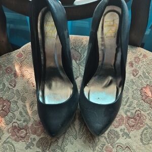 Elegant Black Pointed-Toe Heels — Women's Classic Pump